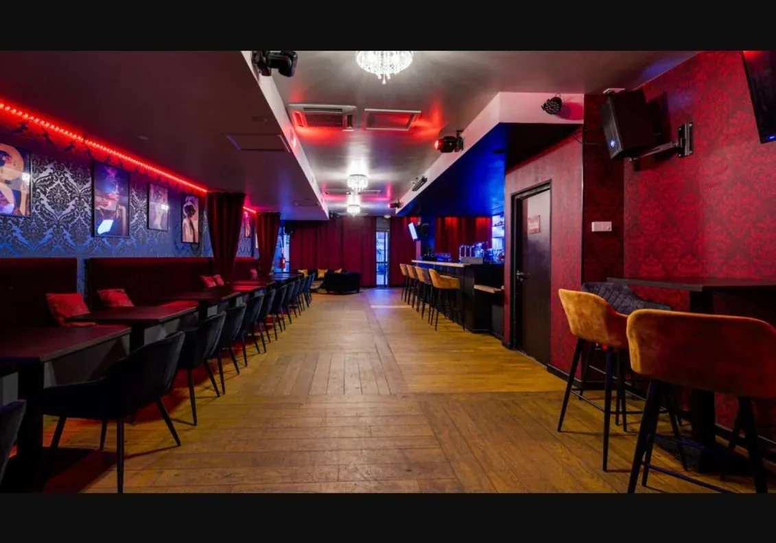 Établissement Bar/Restauration à forte notoriété à remettre