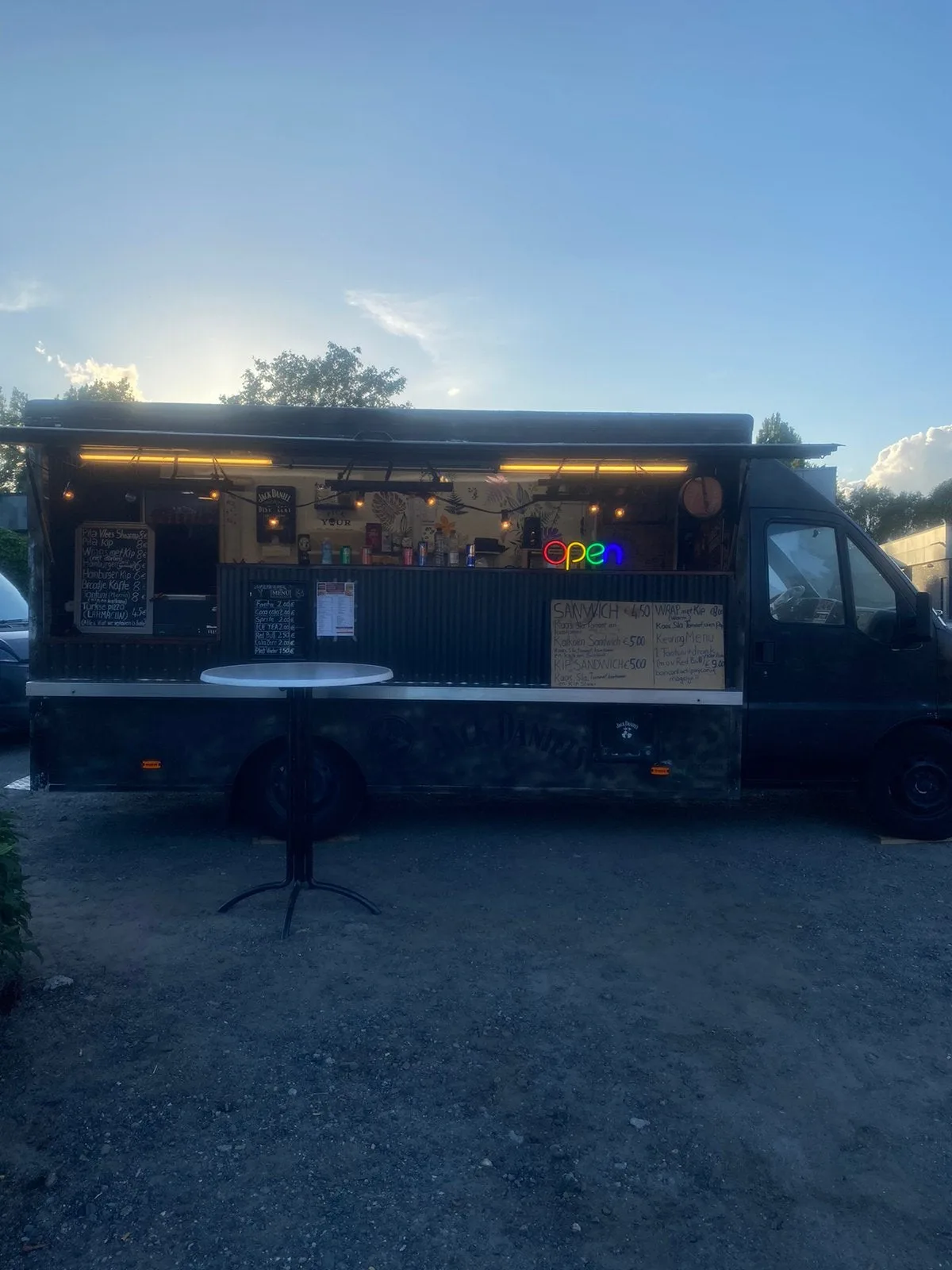 Peugeot Boxer Foodtruck autonome 2.0 essence – 1996