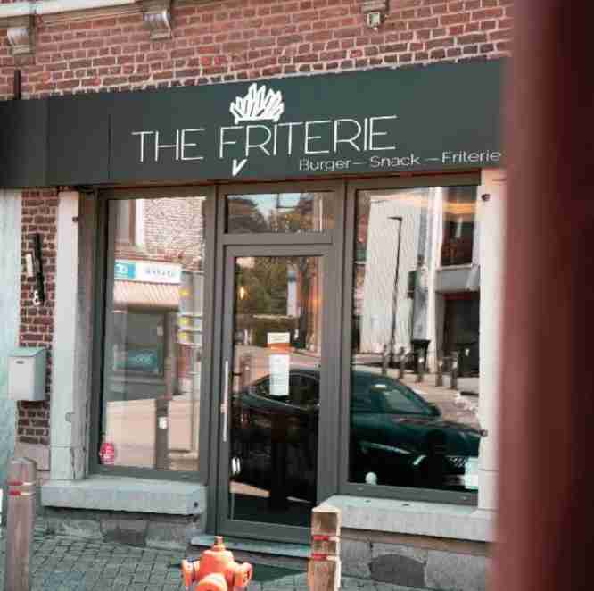 Fonds de commerce friterie | Établissement rénové avec terrasse