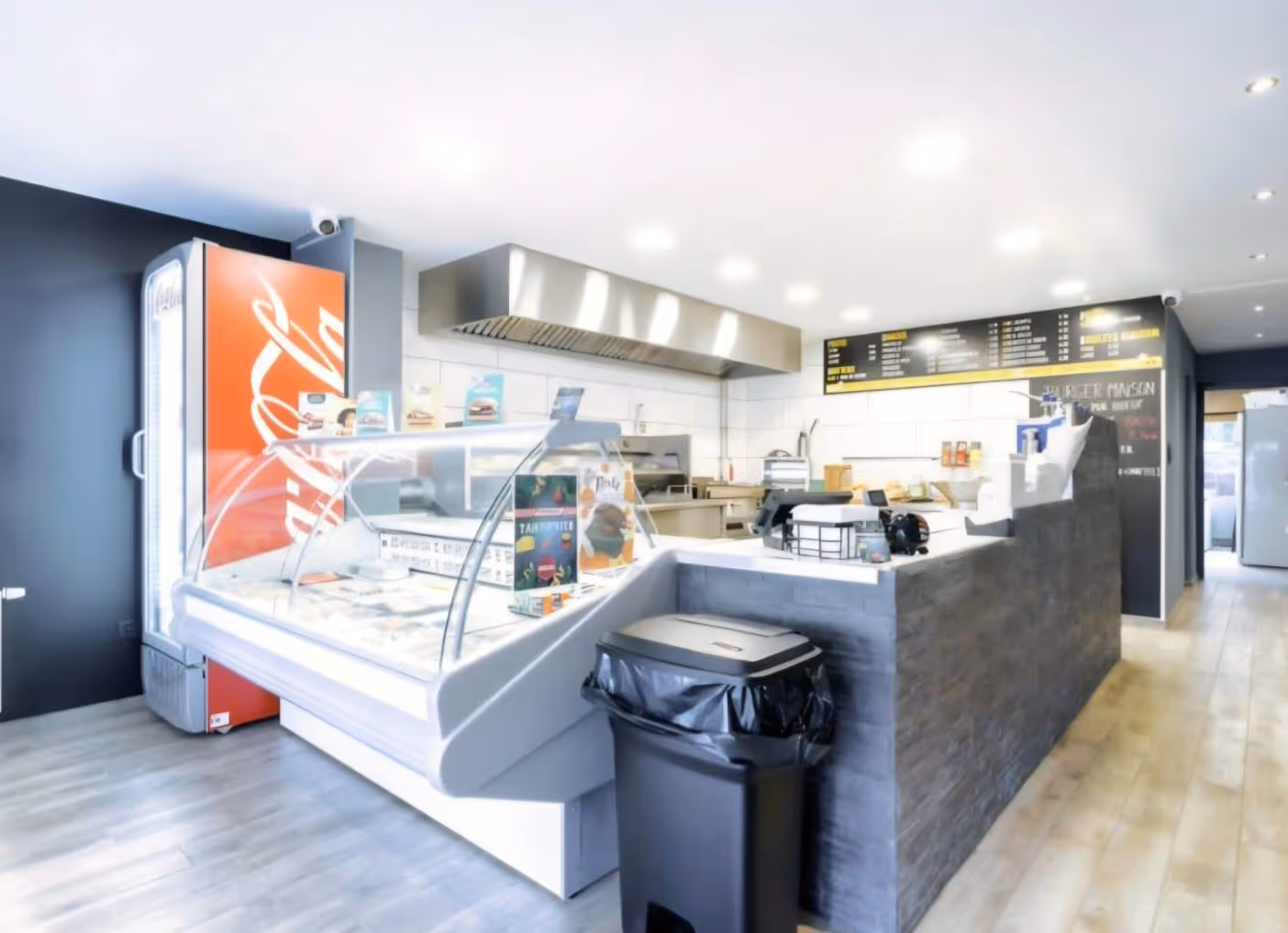 Friterie en activité | Loyer raisonnable & prête à exploiter