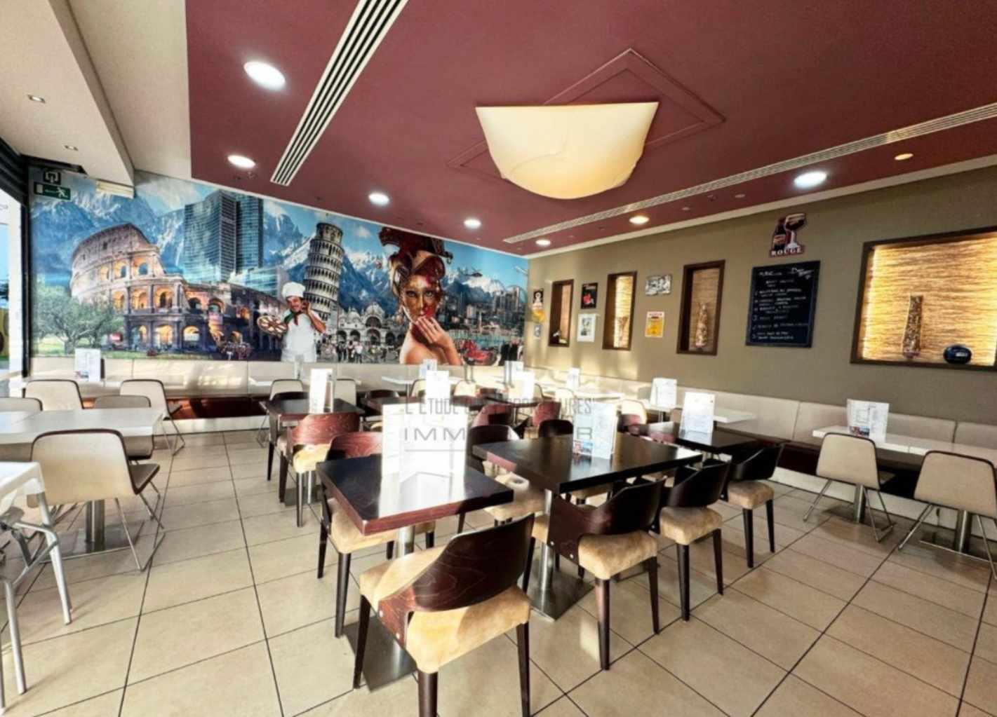 Restaurant-taverne à reprendre situé dans une galerie commerçante