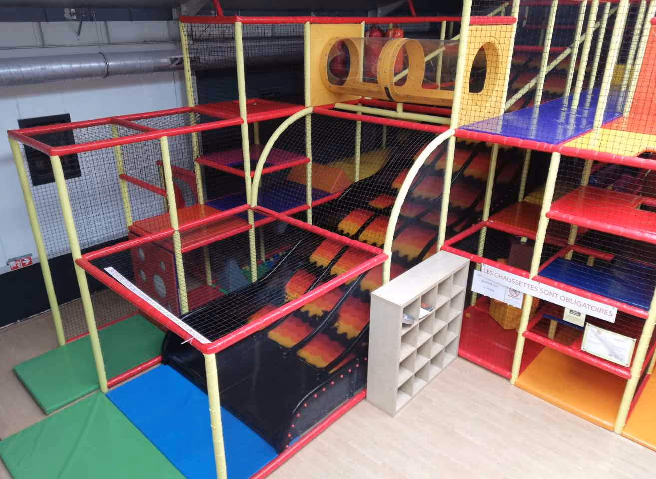 Plaine de jeux intérieur | Espace loisirs & anniversaires à remettre